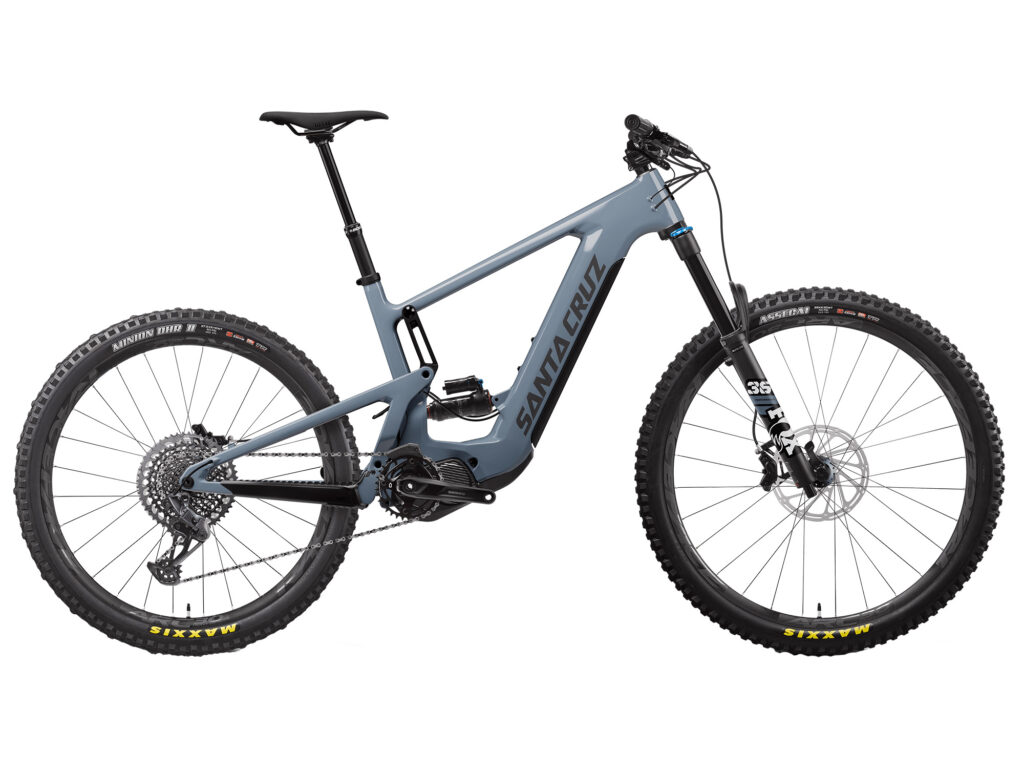 Seitensicht des Santa Cruz Hecklers 2022, in der S-Kit MX-Version mit der Farbe Maritime Grey. Vorne das gro0ße 29er Laufrad und im Hinterbau das etwas kleinere 27,5er Laufrad.